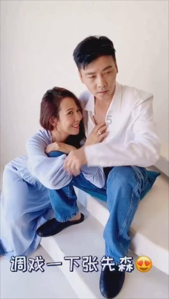 大妈炸了两袋这个小吃，拿到农集上戳一个洞，40分钟就卖360块！